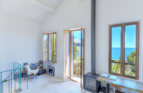 Bompard House | Villa on the Sea, Kennedy ledge