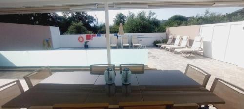 Exopoli Villa | Villa Oniro- Less than 5-Min Walk to Kalivaki Beach