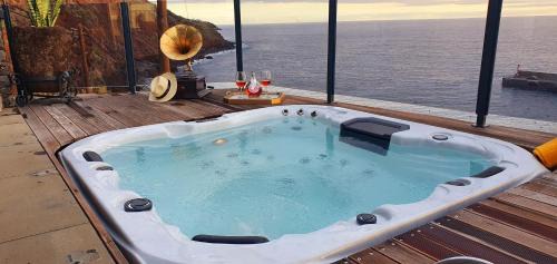 Prazeres House | Villa Palace Fernandes with Jacuzzi