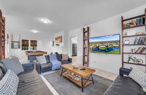 Northeast Miami Villa | Villa Paris in The ❤️ of Miami, Heated Pool, Mini Golf, minutes to the beach