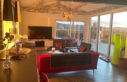 Cavalaire-sur-Mer Villa | VILLA PERLA SAINT-TROPEZ CAVALAIRE sur MER, 3-5 chambres, vue mer, piscine chauffée avril à octobre