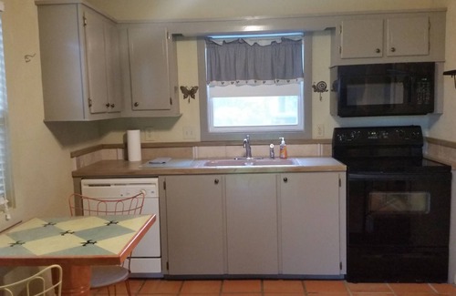 Fairhope House | Villa Piccolo,1BR, 1BA, smoke/vape free, pet/animal free, adult only, sleeps 2