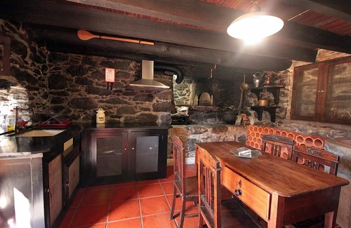 Prazeres Cottage | Villa Prazeres - Free Wifi, Private pool, garden, BBQ between the Sea and the Sierra