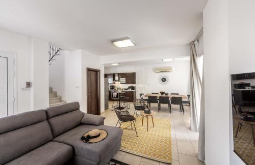 Protaras Villa | Villa Protaras View 6 Central Protaras -Fig Tree Bay-Jacuzzi-Hot Tub