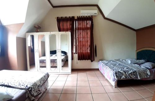 Cipanas Villa | Villa puncak bogor at kota bunga ada karoke & AC