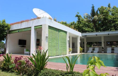 Kalibukbuk House | Villa Putih Lovina