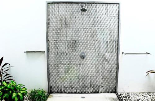 Kalibukbuk House | Villa Putih Lovina
