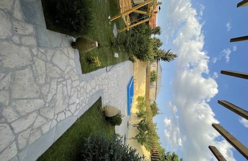 Jrvezh Villa | Villa Quattro - Comfortable Villa with open pool