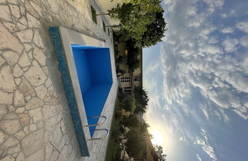 Jrvezh Villa | Villa Quattro - Comfortable Villa with open pool