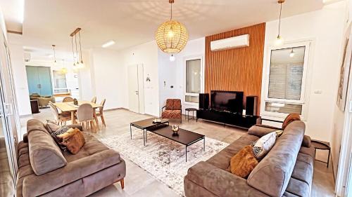 Isfiya Villa | Villa Reefna