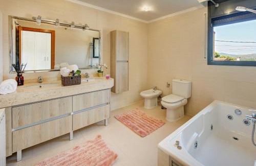 Lloret de Mar Villa | VILLA RIOJA with pool & mountain and sea view, ONLY FAMILYS