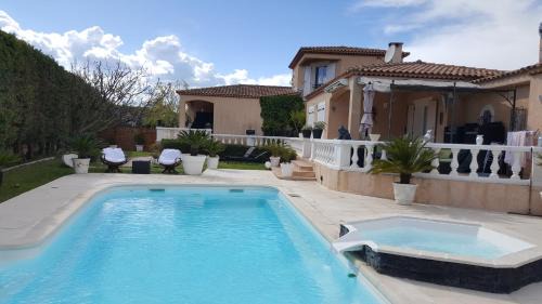 Marignane Villa | VILLA ROMA