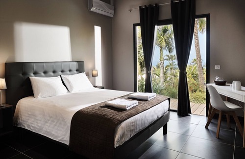 L'Etang-Sale Bed & Breakfast | Villa Romeo