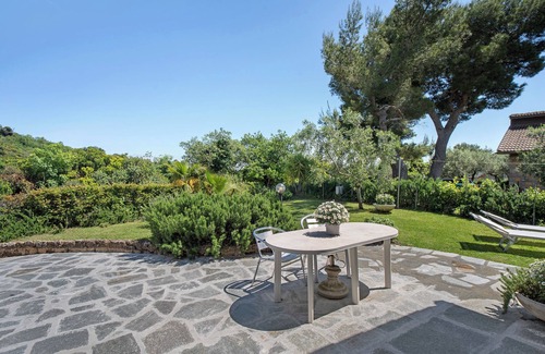 Cisano sul Neva Villa | Villa 'Rosmarino' with Mountain View, Wi-Fi and Air Conditioning