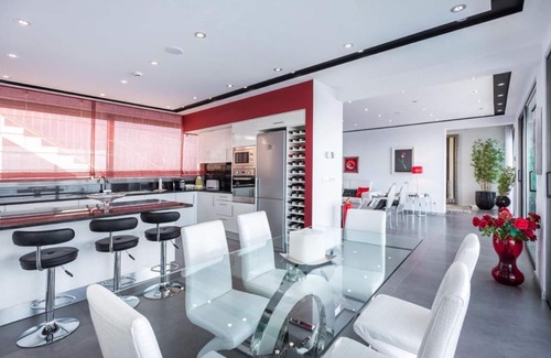 Paul do Mar House | Villa São Lourenço by LovelyStay