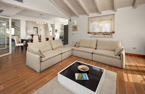 Labinci Villa | Villa Santa Domenica near Poreč with play room, beautiful tavern & garden