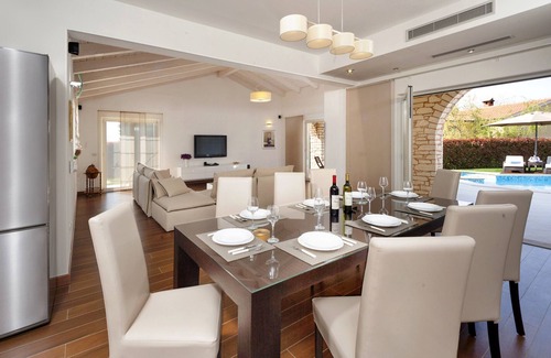 Labinci Villa | Villa Santa Domenica near Poreč with play room, beautiful tavern & garden