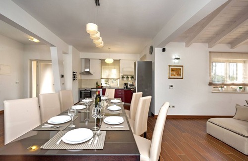 Labinci Villa | Villa Santa Domenica near Poreč with play room, beautiful tavern & garden