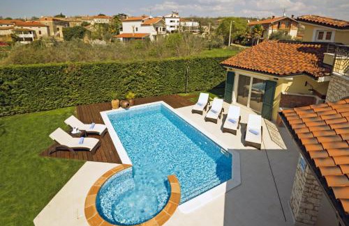 Labinci Villa | Villa Santa Domenica near Poreč with play room, beautiful tavern & garden