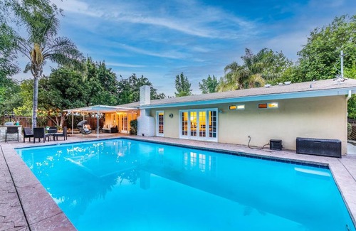 Woodland Hills House | Villa Sausalito - Newly Designed 4BR HOUSE & POOL by Topanga