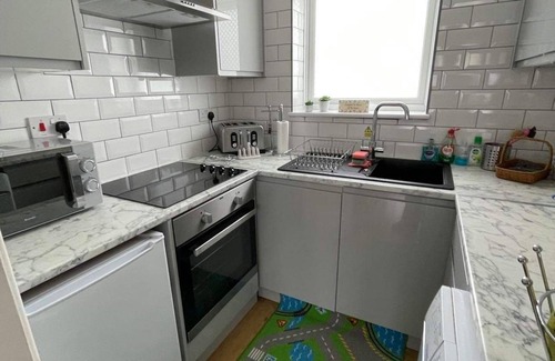 Hopton Villa | Villa sea View 3-bed Heated Pool eat bar Kids Park