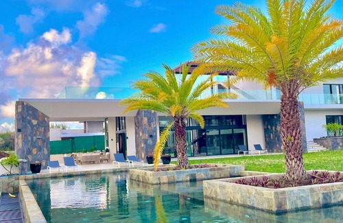 Grand River South East Villa | Villa Shanti Anahita