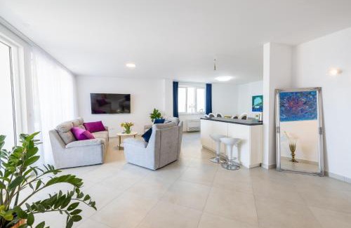 Moca Apartment | Villa Smaragd - Lapis - Luxury Apartment With Shared Pool