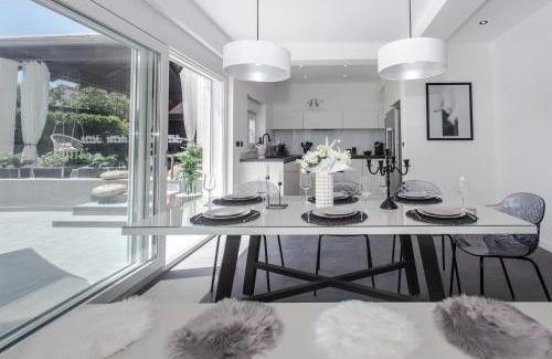 Kastel Stafilic Apartment | Villa Solis Kastela - Private Heated Pool