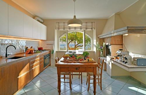 Castiglioncello Villa | Villa Sorriso mit Pool direkt am Meer