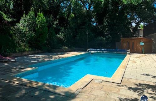 Saint-Quentin-la-Poterie House | Villa spacieuse, grande piscine et jardin