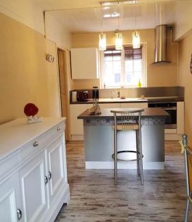 Aspin-en-Lavedan Villa | Villa spacieuse avec piscine à Aspin-en-Lavedan, vue montagne.