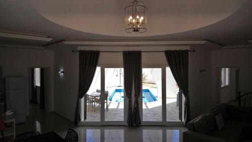 Fatou Villa | Villa standing avec piscine privée sans vis à vis et WiFi à Djerba