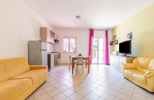 Laura Villa | Villa Steps from the Beach