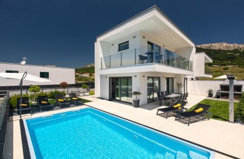 Jurandvor Villa | Villa Supernus with Heated Pool