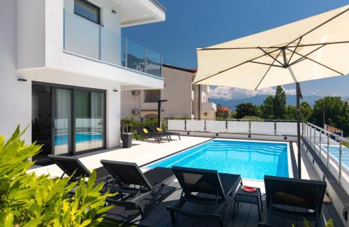 Jurandvor Villa | Villa Supernus with Heated Pool