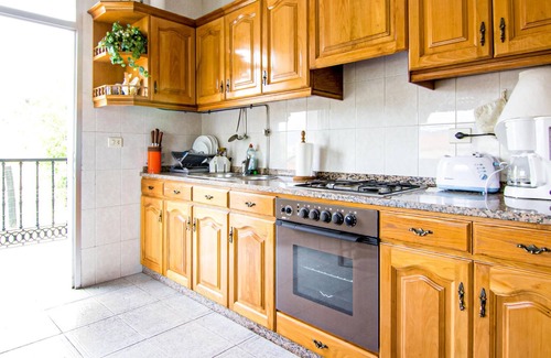 Verin House | Villa surrounded by vineyards, with a river in the area where you can swim.
