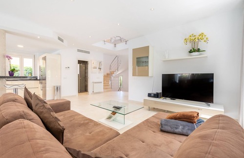 El Toro Villa | Villa 'The Tower' with Private Pool, Wi-Fi and Air Conditioning