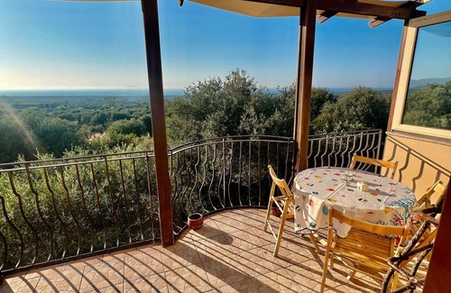 Sorso Apartment | Villa 'Trilocale Sea View' with Sea View, Shared Terrace and Private Garden