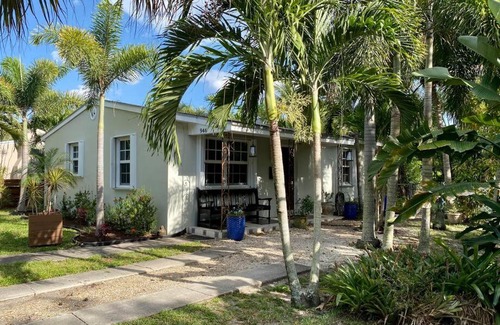 West Palm Beach Villa | Villa Tropicale in lush garden