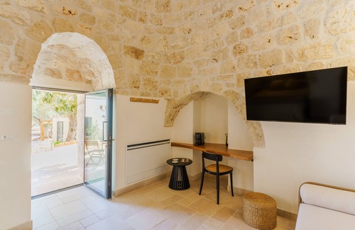 Francavilla Fontana Villa | Villa 'Trulli Corte Kalia' with Private Pool, Wi-Fi and Air Conditioning