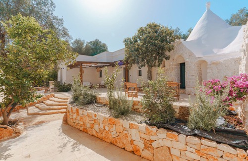 Francavilla Fontana Villa | Villa 'Trulli Corte Kalia' with Private Pool, Wi-Fi and Air Conditioning