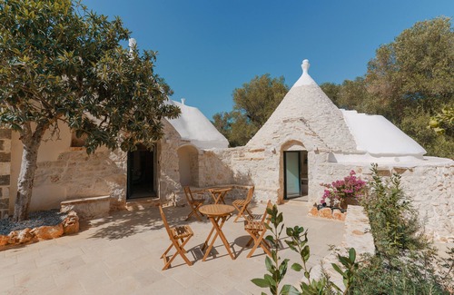 Francavilla Fontana Villa | Villa 'Trulli Corte Kalia' with Private Pool, Wi-Fi and Air Conditioning