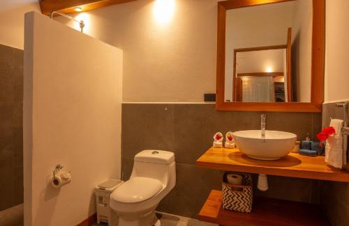 Chiguata House | Villa Tucán Pool - 10-Min Walk to Shore