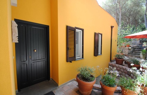 Narbolia Villa | Villa under pine trees by the sea