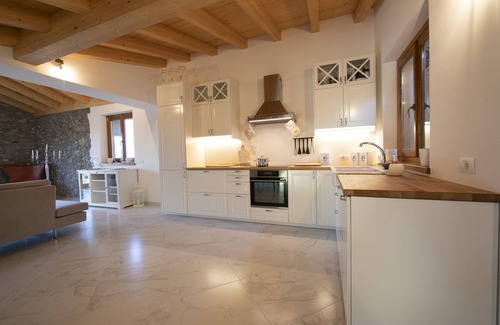 Vignola Apartment | Villa Vecchio Mulino, Cremia, Italy