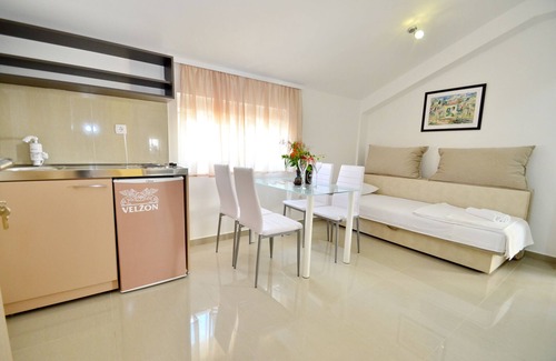 Maini House | Villa Velzon Guesthouse