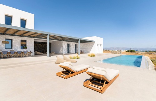 Chrissi Akti Villa | Villa Vesper Paros Golden beach