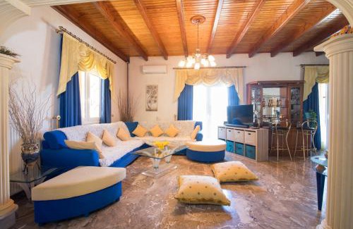 Dafnata Apartment | Villa Victoria by CorfuEscapes