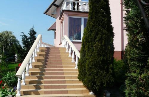 Ustowo Villa | Villa Vivian