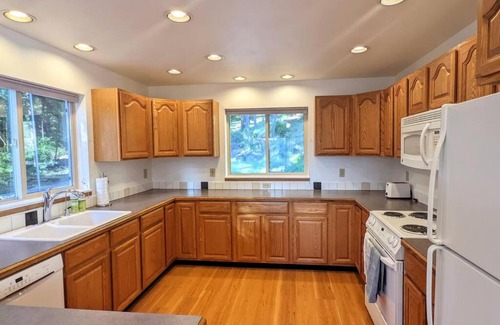 Eastsound Villa | Villa w/Amazing Bay Views Near Beach w/Garden, Ping Pong